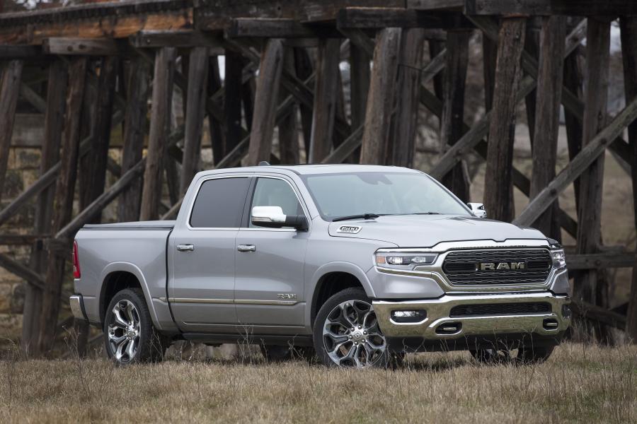  Ram 1500 Limited Crew Cab (DT) 2018 года  (фото 1 из 40)